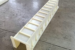 標(biāo)志樁、立柱 三孔立柱塑料模具109x14x14